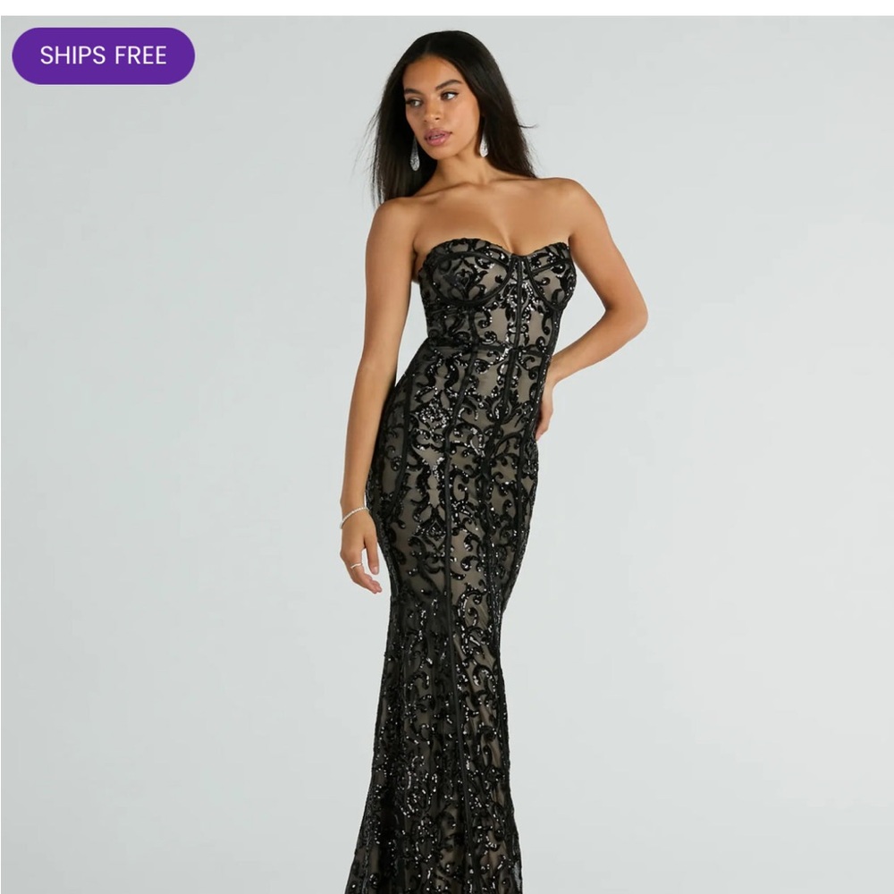 Windsor Black Strapless Prom Dress